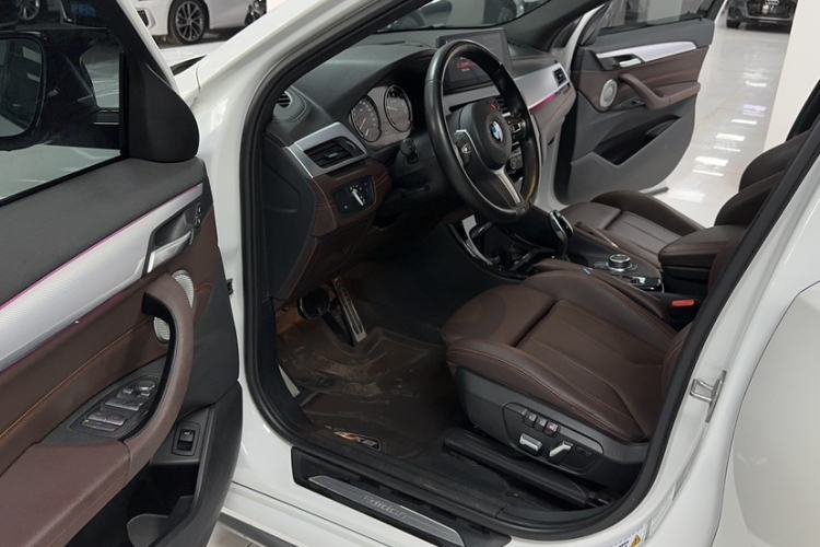 Used BMW X2 2021 Restyled sDrive25i Midnight Edition Interior 1