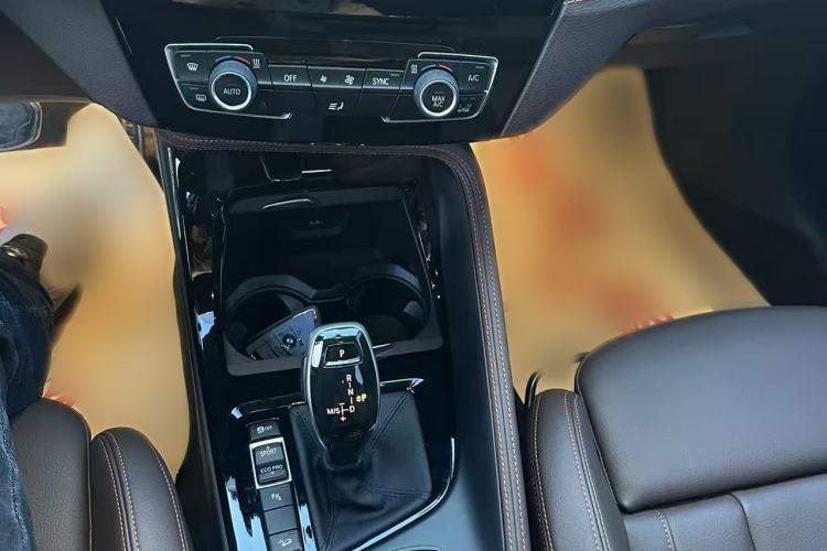 Used BMW X2 2021 Updated xDrive25i Midnight Edition Interior 4