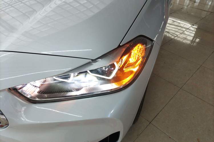 Used BMW X2 2021 sDrive25i Luxury Model with M Sport Package Left Front Headlight