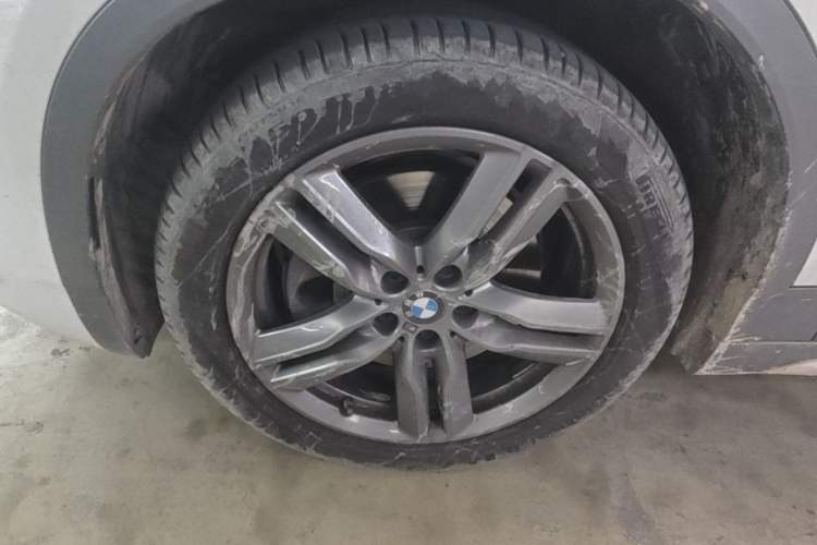 Used BMW X2 2021 sDrive25i Leading Model M Off-Road Package Left Front Wheel Hub