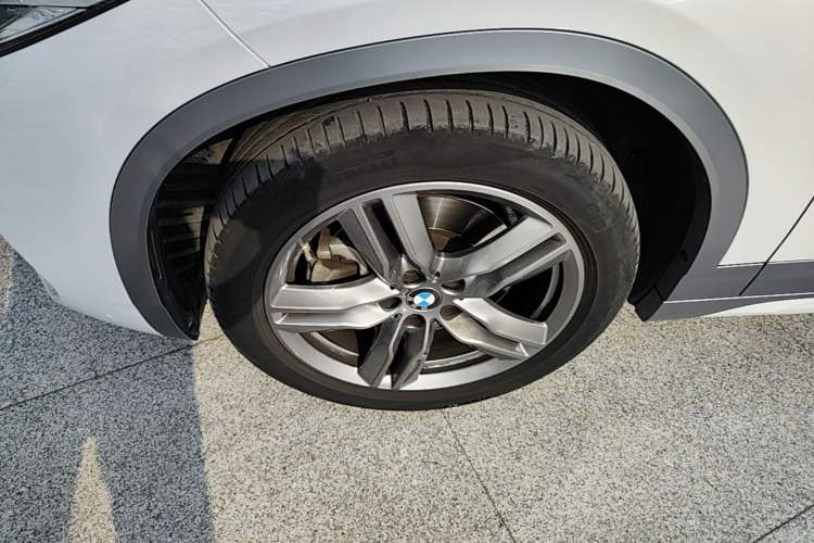 Used BMW X2 2021 sDrive25i Leading Model M Off-Road Package Left Front Wheel Hub