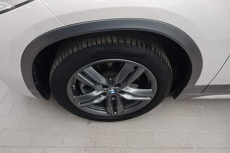 Used BMW X2 2021 sDrive25i Leading Model M Off-Road Package Left Front Wheel Hub