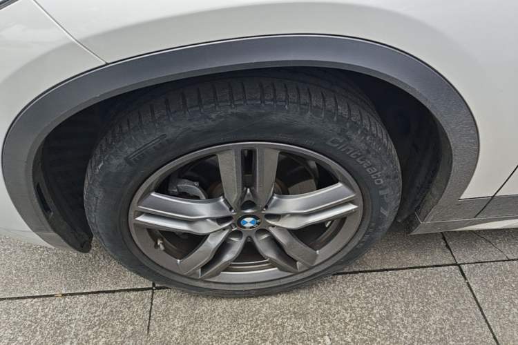 Used BMW X2 2021 sDrive25i Leading Model M Off-Road Package Left Front Wheel Hub