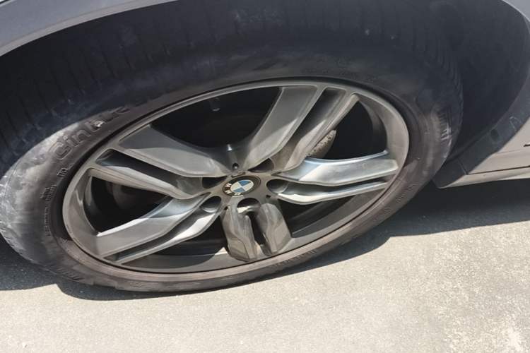 Used BMW X2 2021 sDrive25i Leading Model M Off-Road Package Left Front Wheel Hub