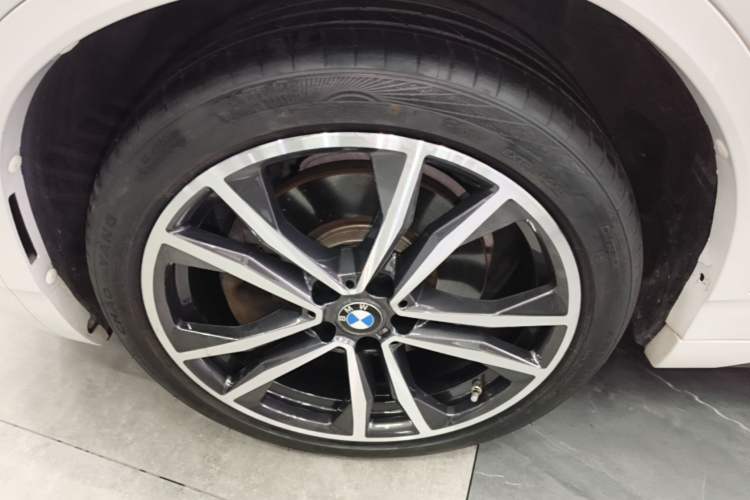 Used BMW X2 2021 sDrive25i Luxury Model with M Sport Package Left Front Wheel Hub
