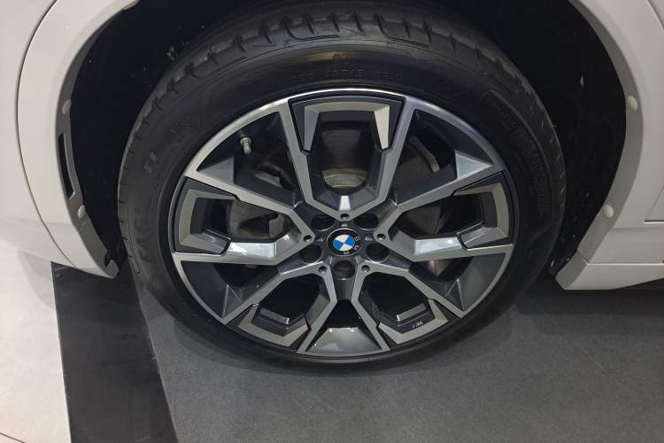 Used BMW X2 2021 sDrive25i Midnight Edition Left Front Wheel Hub