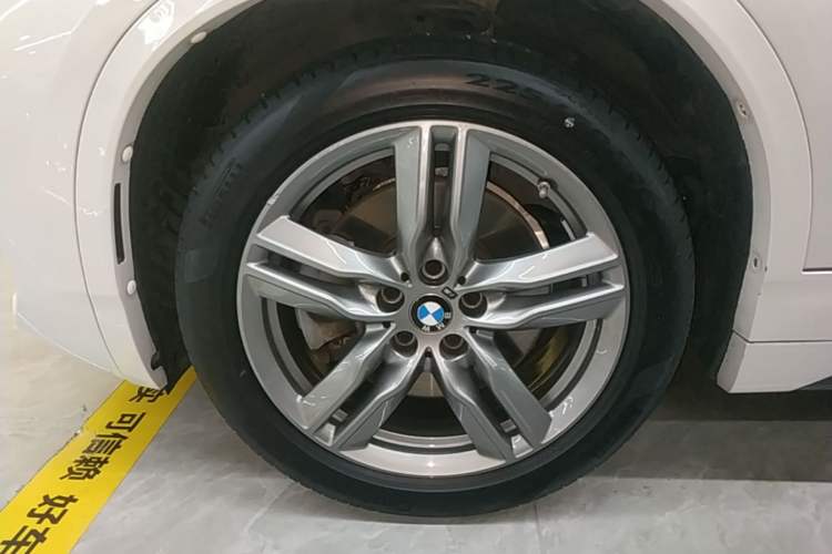 Used BMW X2 2021 Restyled sDrive25i M Sport Package Left Front Wheel Hub