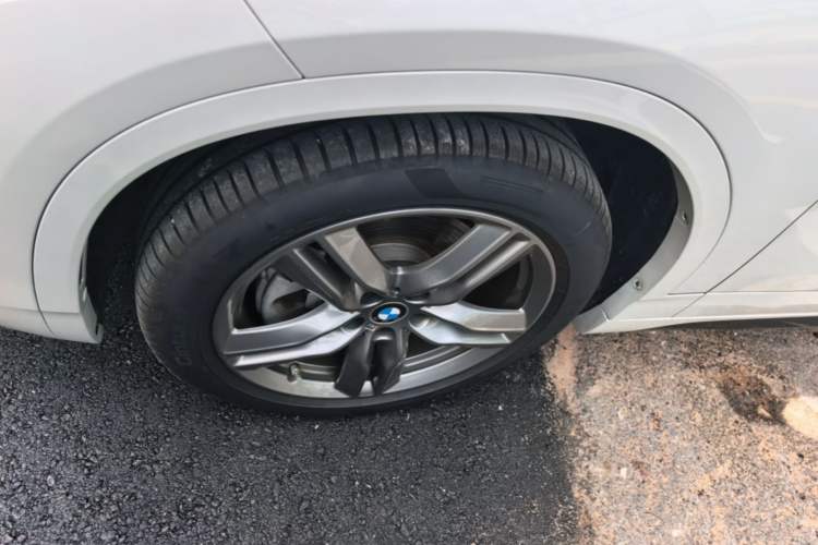 Used BMW X2 2021 Restyled sDrive25i M Sport Package Left Front Wheel Hub