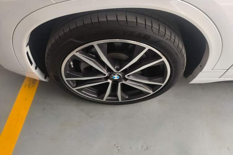 Used BMW X2 2021 sDrive25i Luxury Model with M Sport Package Left Front Wheel Hub