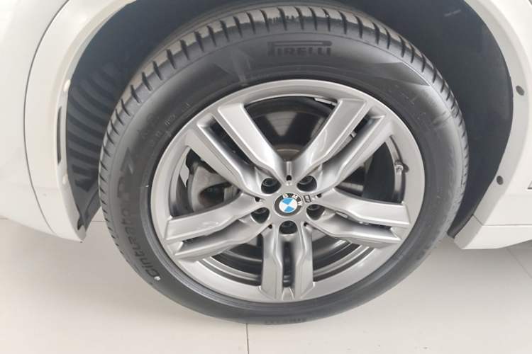 Used BMW X2 2021 sDrive25i Leading Model M Sport Package Left Front Wheel Hub