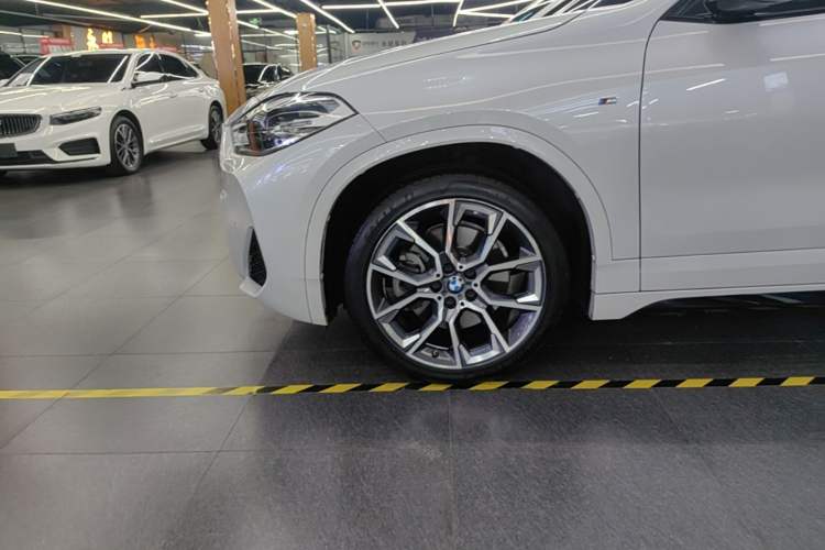 Used BMW X2 2021 Restyled sDrive25i Midnight Edition Left Front Wheel Hub