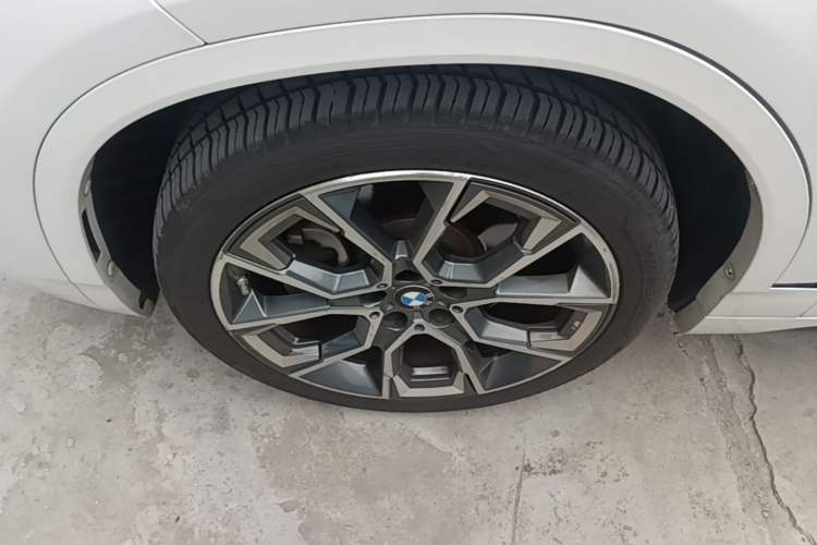 Used BMW X2 2021 Updated xDrive25i Midnight Edition Left Front Wheel Hub