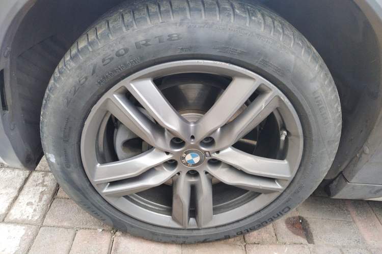 Used BMW X2 2021 sDrive25i Leading Model M Off-Road Package Left Front Wheel Hub