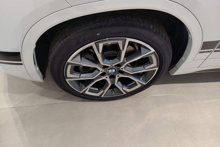 Used BMW X2 2021 Restyled sDrive25i Midnight Edition Left Front Wheel Hub