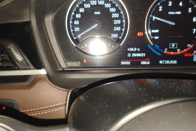 Used BMW X2 2021 sDrive25i Leading Model M Sport Package Odometer Close Up