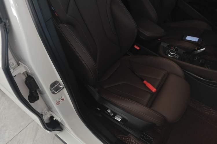 Used BMW X2 2021 sDrive25i Luxury Model with M Sport Package Right Front Seat