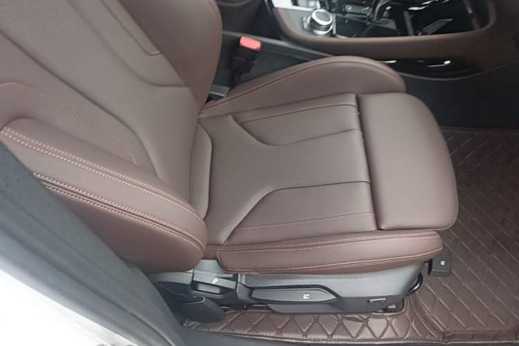 Used BMW X2 2021 xDrive25i Midnight Edition Right Front Seat