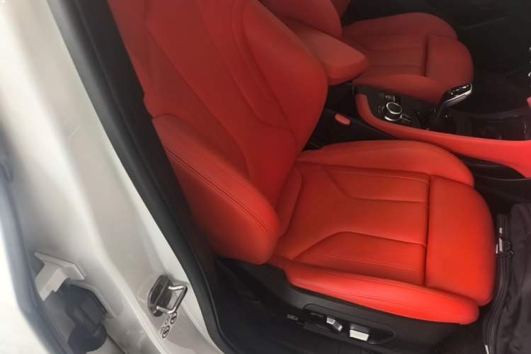 Used BMW X2 2021 sDrive25i Luxury Model with M Sport Package Right Front Seat