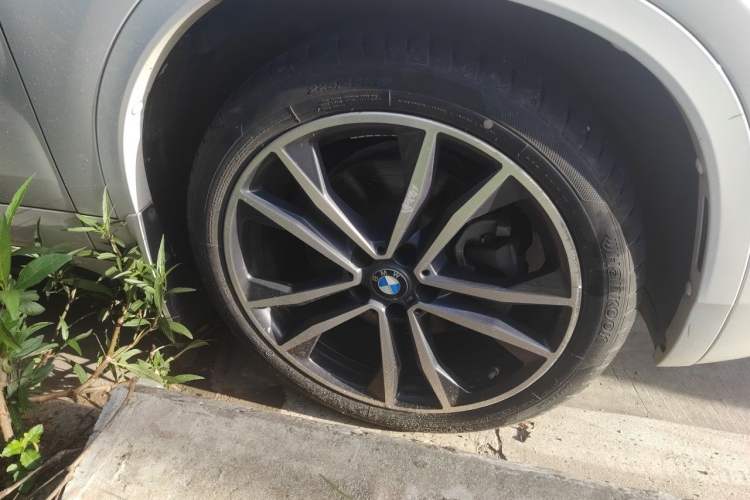 Used BMW X2 2021 xDrive25i M Sport Package Right Front Wheel Hub