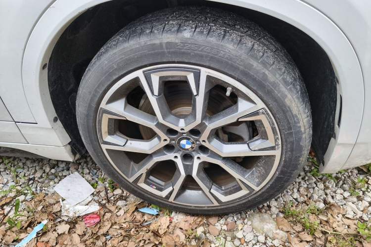 Used BMW X2 2021 Restyled sDrive25i Midnight Edition Right Front Wheel Hub