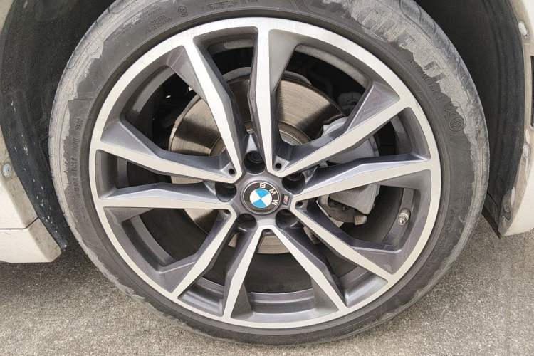 Used BMW X2 2021 sDrive25i Luxury Model with M Sport Package Right Front Wheel Hub