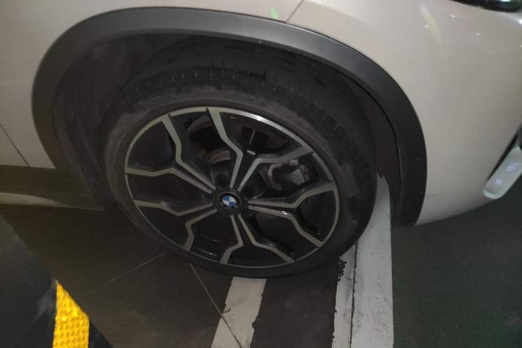 Used BMW X2 2021 xDrive25i M Sport Package Right Front Wheel Hub