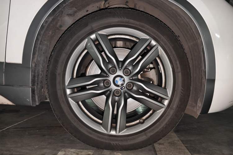 Used BMW X2 2021 sDrive25i Leading Model M Sport Package Right Front Wheel Hub
