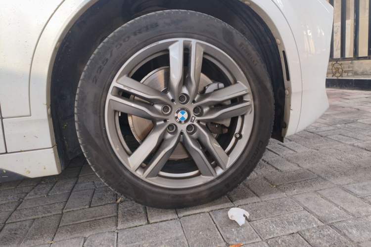 Used BMW X2 2021 Restyled sDrive25i M Sport Package Right Front Wheel Hub