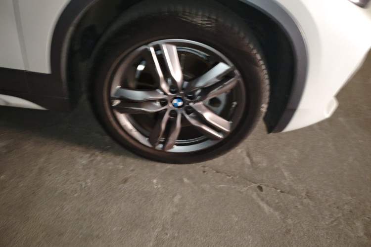 Used BMW X2 2021 sDrive25i Leading Model M Off-Road Package Right Front Wheel Hub
