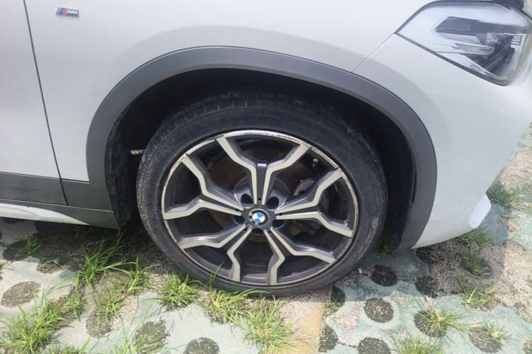 Used BMW X2  Right Front Wheel Hub