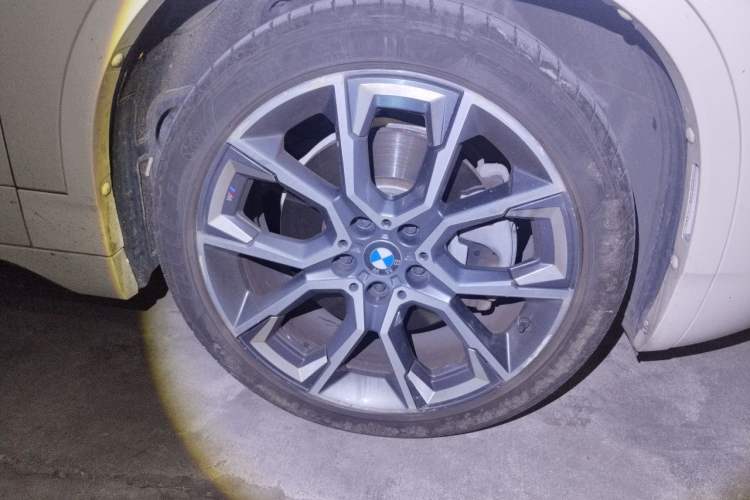 Used BMW X2 2021 Updated xDrive25i Midnight Edition Right Front Wheel Hub