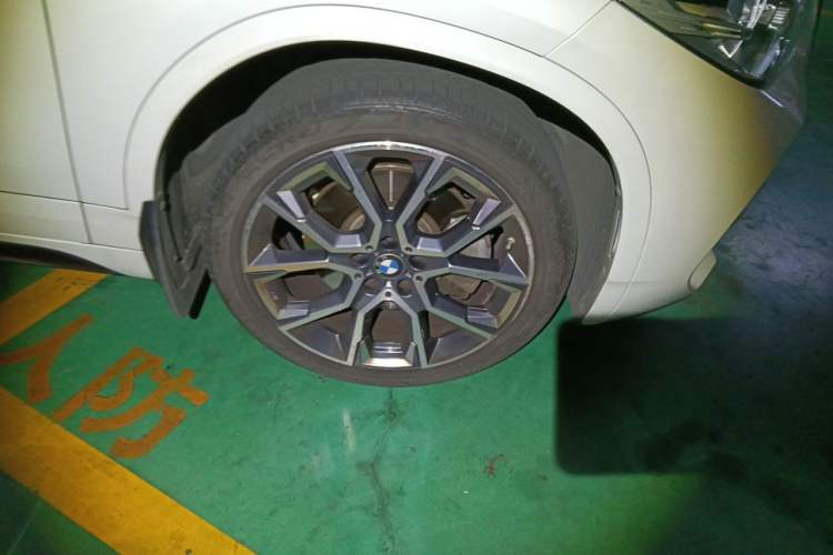 Used BMW X2 2021 Restyled sDrive25i Midnight Edition Right Front Wheel Hub