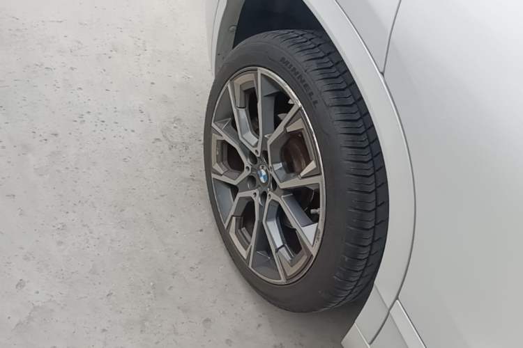 Used BMW X2 2021 Updated xDrive25i Midnight Edition Right Rear Wheel Hub
