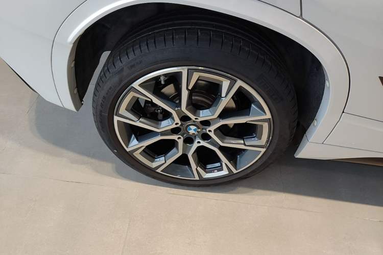 Used BMW X2 2021 Restyled sDrive25i Midnight Edition Right Rear Wheel Hub