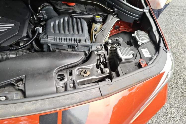 Used BMW X2 2021 Restyled sDrive25i Midnight Edition Engine Bay Left