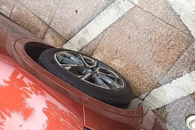 Used BMW X2 2021 sDrive25i Midnight Edition Left Front Wheel Hub