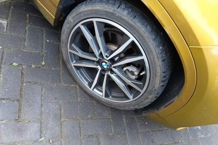 Used BMW X2 2021 sDrive25i Luxury Model with M Sport Package Right Front Wheel Hub