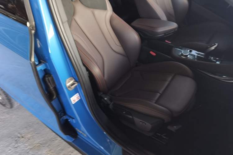 Used BMW X2 2022 sDrive25i Midnight Edition Right Front Seat