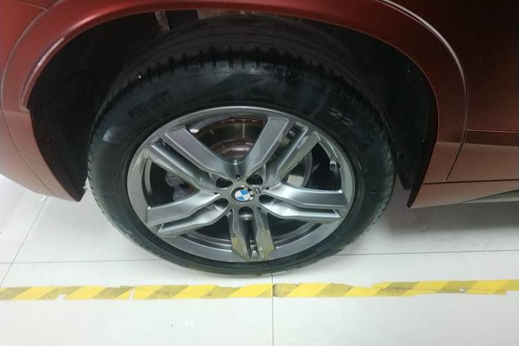 Used BMW X2 2022 sDrive25i M Sport Package Right Rear Wheel Hub
