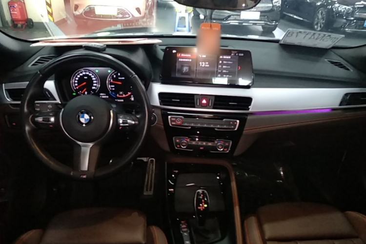 Used BMW X2 2022 xDrive25i Midnight Edition Center Console