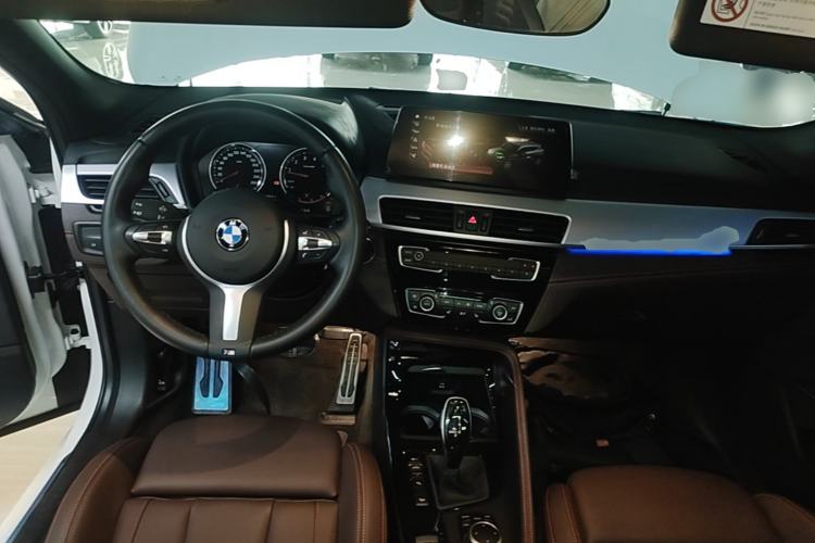 Used BMW X2 2022 xDrive25i Midnight Edition Center Console
