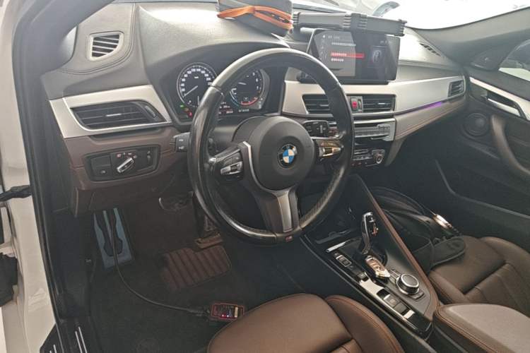 Used BMW X2 2022 xDrive25i Midnight Edition Center Console