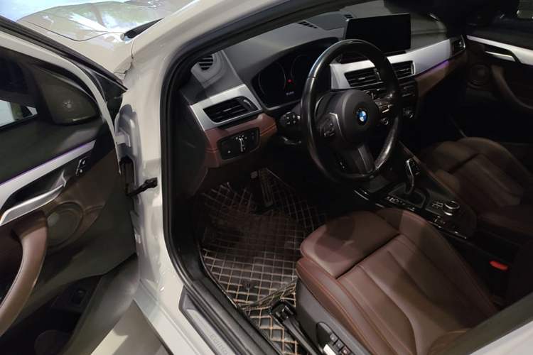Used BMW X2 2022 xDrive25i Midnight Edition Driver Seat