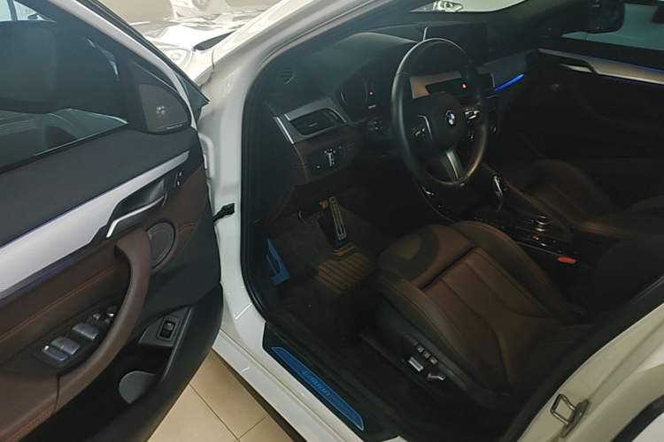 Used BMW X2 2022 xDrive25i Midnight Edition Driver Seat