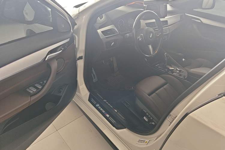 Used BMW X2 2022 xDrive25i Midnight Edition Driver Seat