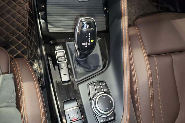 Used BMW X2 2022 xDrive25i Midnight Edition Gear Lever