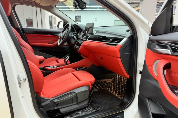 Used BMW X2 2022 sDrive25i M Sport Package Interior 10