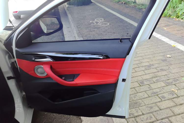 Used BMW X2 2022 sDrive25i M Sport Package Interior 5