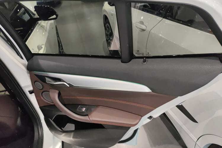 Used BMW X2 2022 sDrive25i Midnight Edition Interior 6