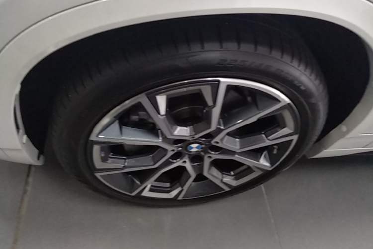 Used BMW X2 2022 xDrive25i Midnight Edition Left Front Wheel Hub
